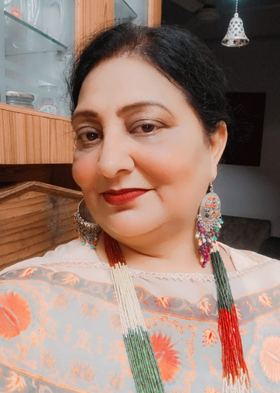 पेड़ लगाओ, पर्यावरण बचाओ.. (सरपंच रुपिंदर कौर)